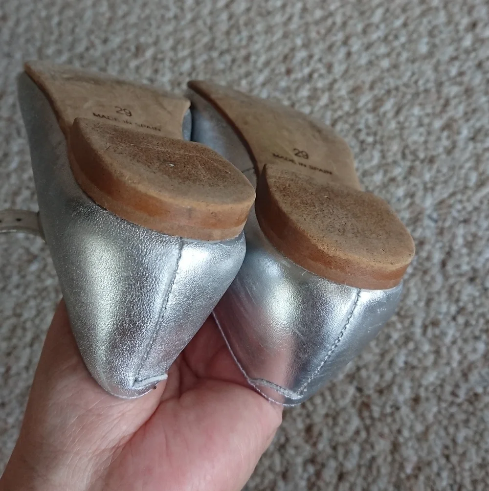 Children's Classics Silver Leather Mary Jane Shoes size 10